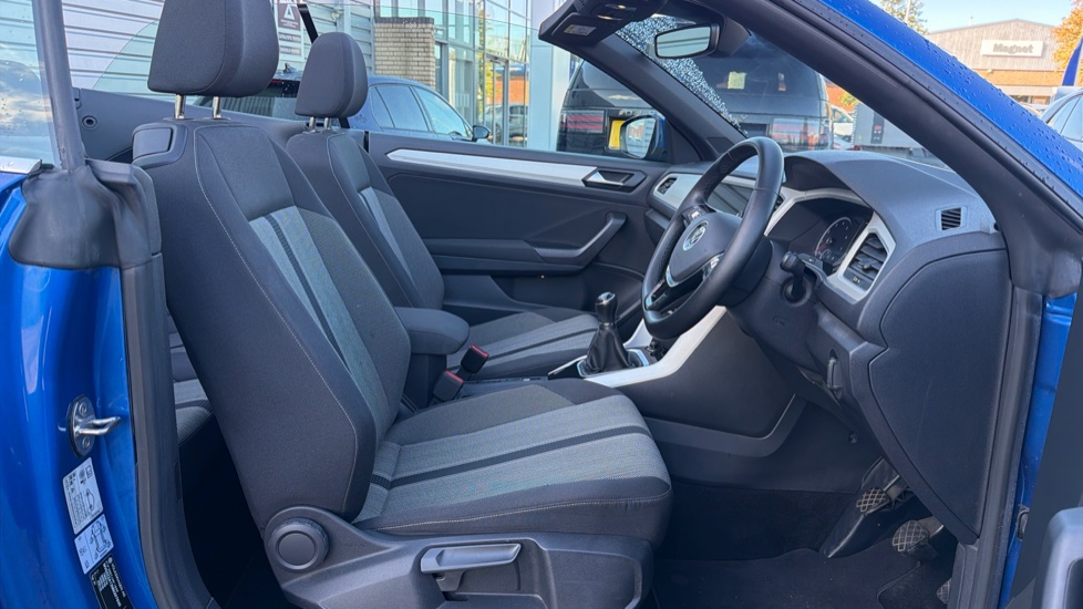 Volkswagen T-Roc 1.5 TSI Design 2dr Petrol Cabriolet - Image 15