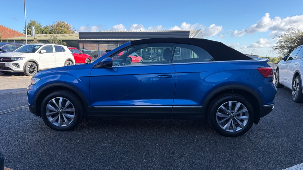 Volkswagen T-Roc 1.5 TSI Design 2dr Petrol Cabriolet - Image 35