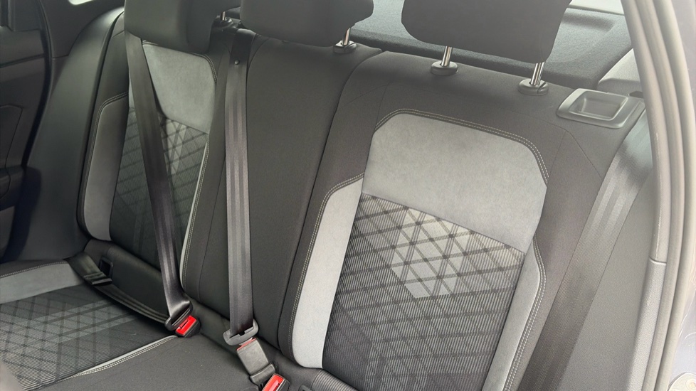 Volkswagen Taigo 1.0 TSI 110 R-Line 5dr Petrol Hatchback - Image 16