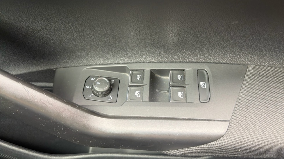 Volkswagen Taigo 1.0 TSI 110 R-Line 5dr Petrol Hatchback - Image 19