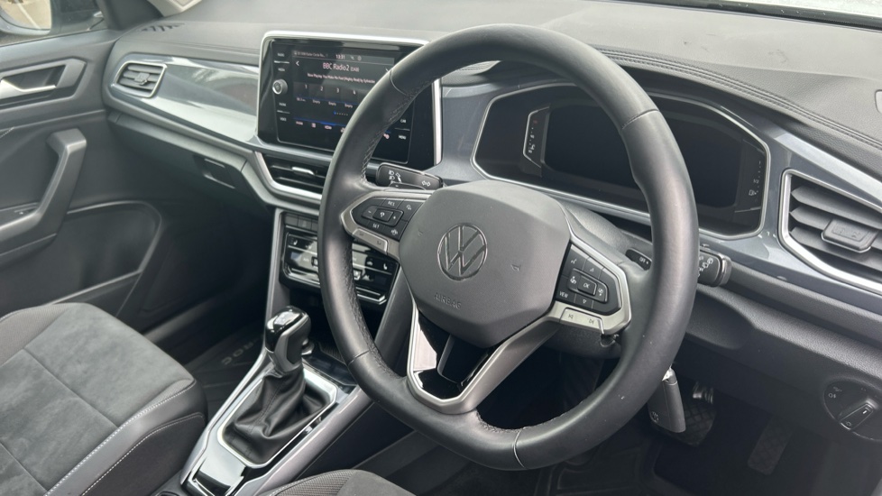Volkswagen T-Roc 1.5 TSI Style 5dr DSG Petrol Hatchback - Image 6