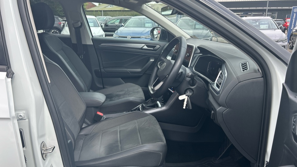 Volkswagen T-Roc 1.5 TSI Style 5dr DSG Petrol Hatchback - Image 15