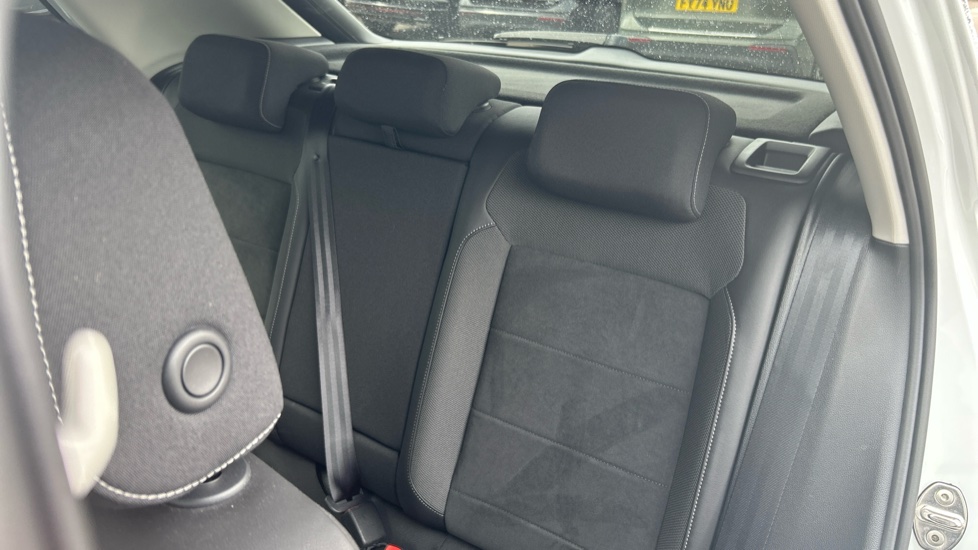 Volkswagen T-Roc 1.5 TSI Style 5dr DSG Petrol Hatchback - Image 16