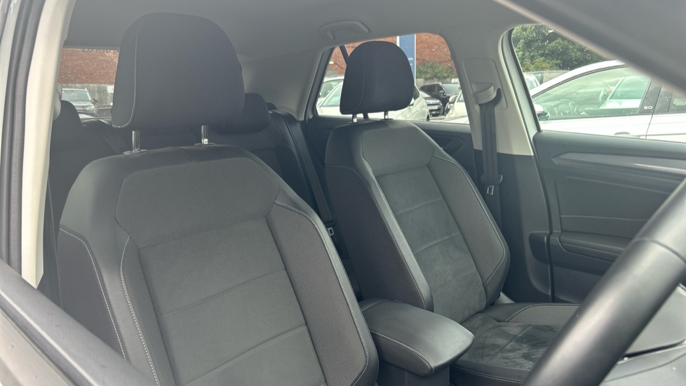 Volkswagen T-Roc 1.5 TSI Style 5dr DSG Petrol Hatchback - Image 25