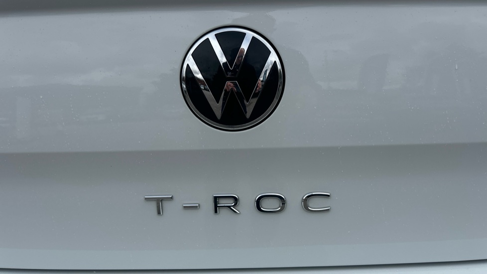 Volkswagen T-Roc 1.5 TSI Style 5dr DSG Petrol Hatchback - Image 30