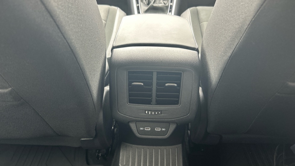 Volkswagen T-Roc 1.5 TSI Style 5dr DSG Petrol Hatchback - Image 38