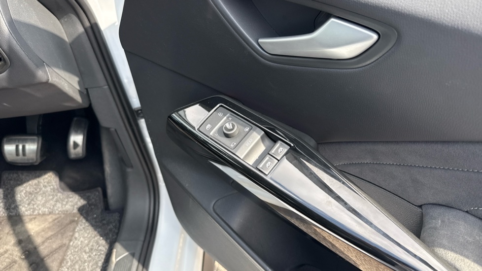 Volkswagen ID.3 150kW Pro Launch Edition 3 58kWh 5dr Auto Electric Hatchback - Image 19