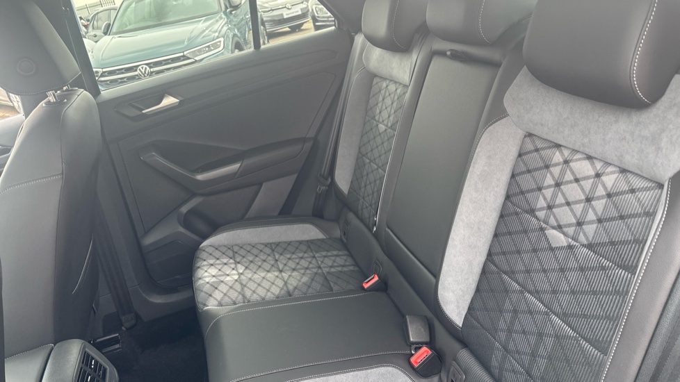 Volkswagen T-Roc 1.5 TSI Black Edition 5dr DSG Petrol Hatchback - Image 16