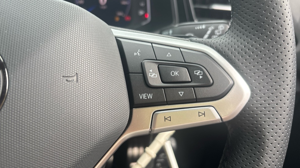 Volkswagen T-Roc 1.5 TSI Black Edition 5dr DSG Petrol Hatchback - Image 18
