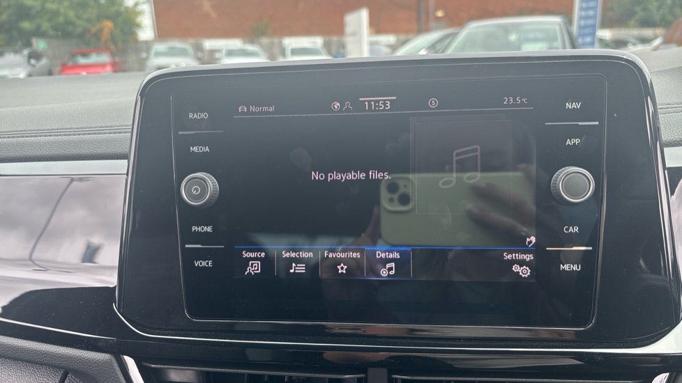 Volkswagen T-Roc 1.5 TSI Black Edition 5dr DSG Petrol Hatchback - Image 39