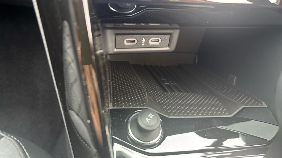 Volkswagen T-Roc 1.5 TSI Black Edition 5dr DSG Petrol Hatchback - Image 43