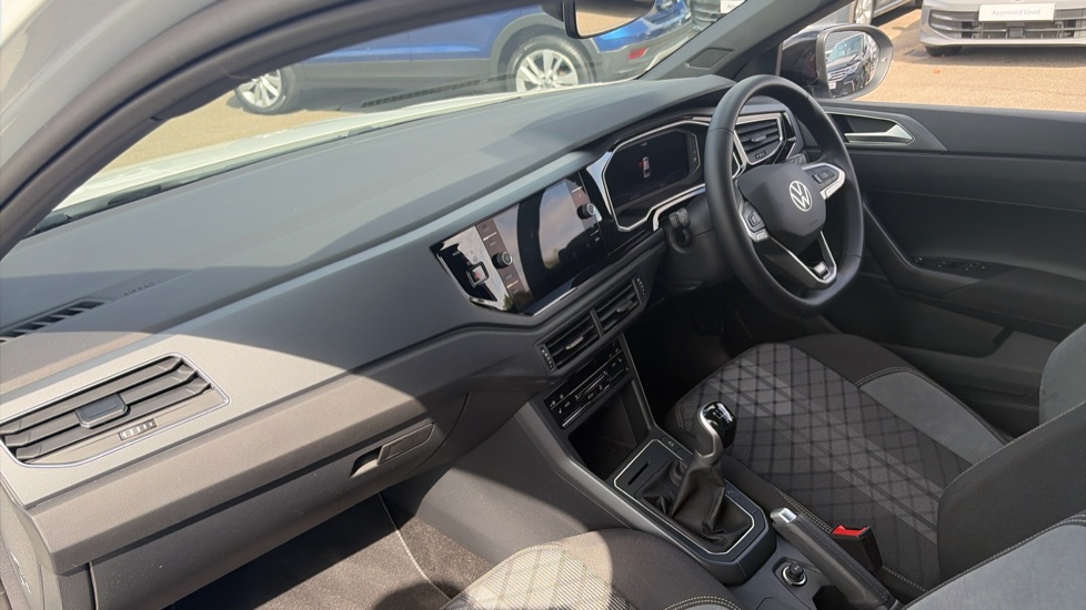 Volkswagen Taigo 1.0 TSI 115 Black Edition 5dr DSG Petrol Hatchback - Image 2