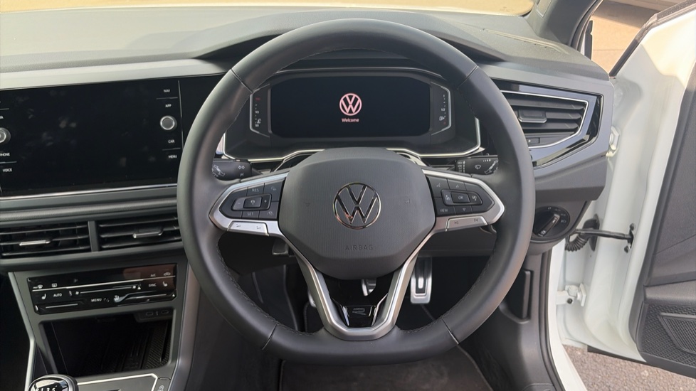 Volkswagen Taigo 1.0 TSI 115 Black Edition 5dr DSG Petrol Hatchback - Image 10