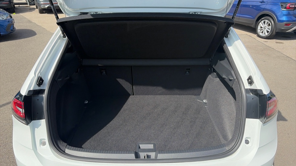 Volkswagen Taigo 1.0 TSI 115 Black Edition 5dr DSG Petrol Hatchback - Image 20