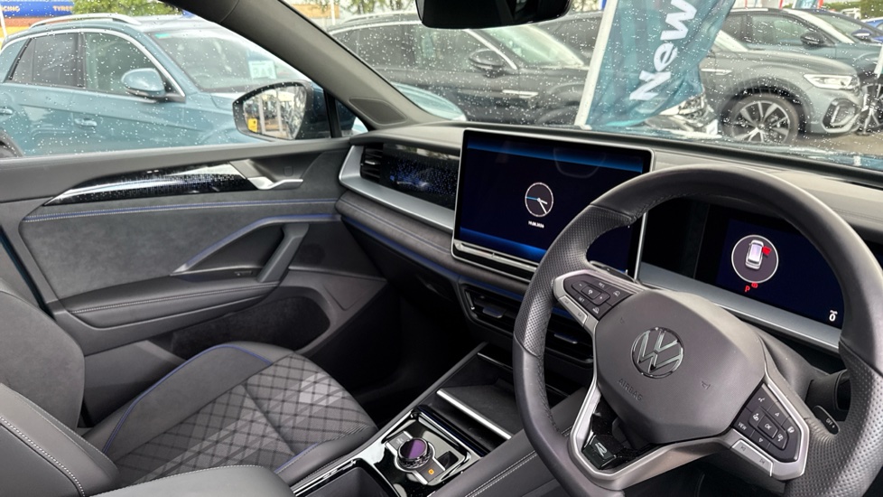 Volkswagen Tayron 1.5 TSI eHybrid R-Line 5dr DSG6 Estate - Image 6