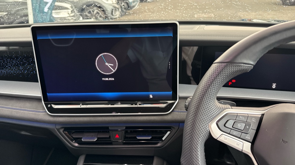 Volkswagen Tayron 1.5 TSI eHybrid R-Line 5dr DSG6 Estate - Image 10