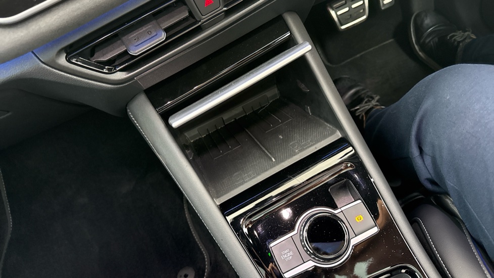 Volkswagen Tayron 1.5 TSI eHybrid R-Line 5dr DSG6 Estate - Image 14