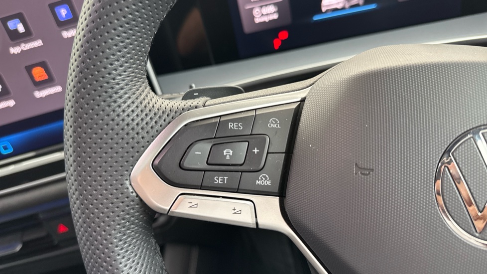 Volkswagen Tayron 1.5 TSI eHybrid R-Line 5dr DSG6 Estate - Image 17