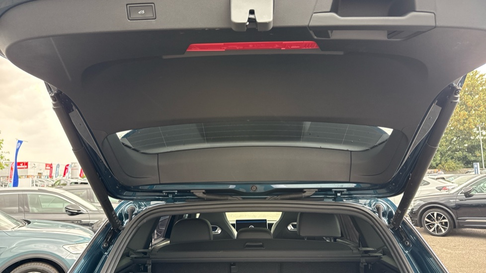 Volkswagen Tayron 1.5 TSI eHybrid R-Line 5dr DSG6 Estate - Image 20