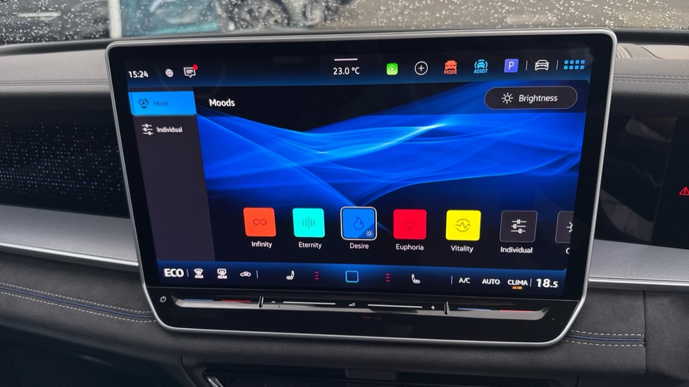Volkswagen Tayron 1.5 TSI eHybrid R-Line 5dr DSG6 Estate - Image 21