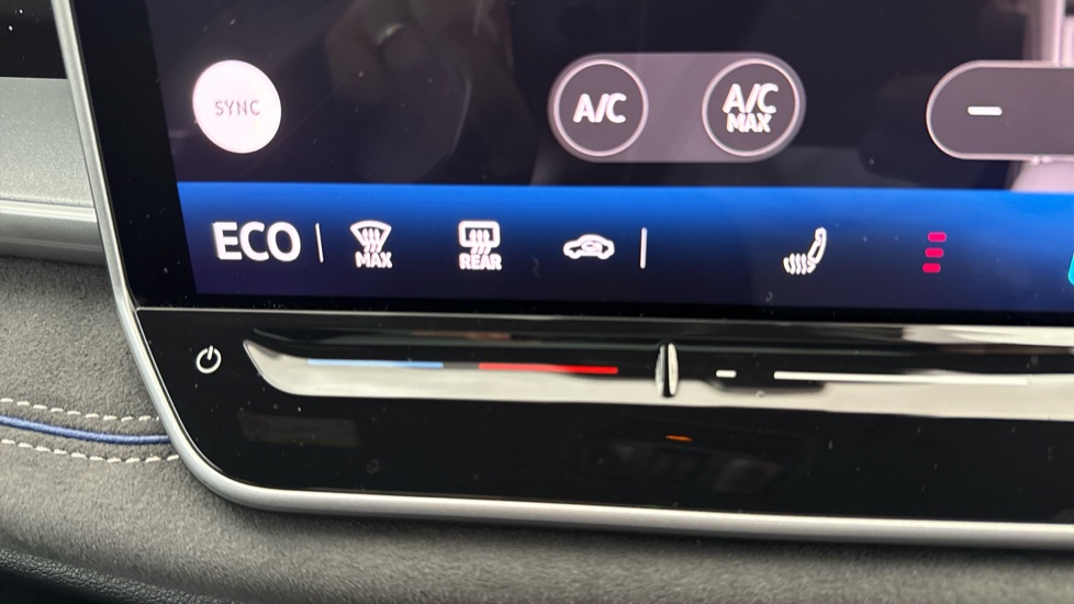 Volkswagen Tayron 1.5 TSI eHybrid R-Line 5dr DSG6 Estate - Image 25