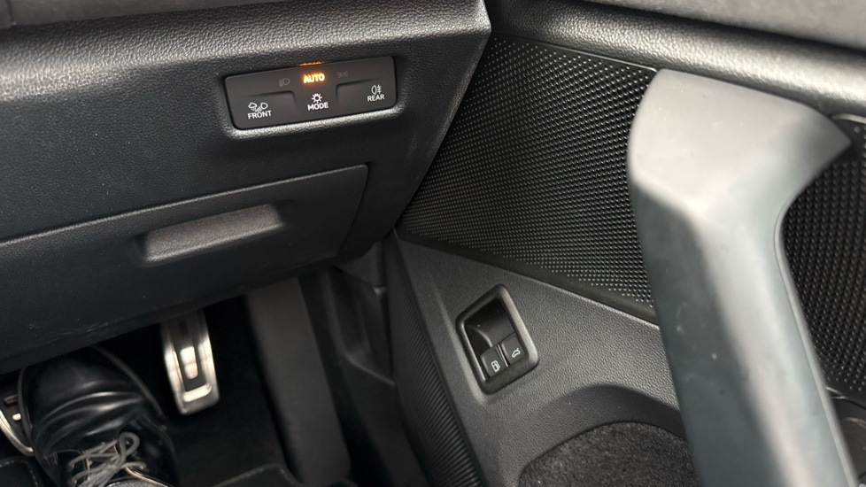 Volkswagen Tayron 1.5 TSI eHybrid R-Line 5dr DSG6 Estate - Image 29