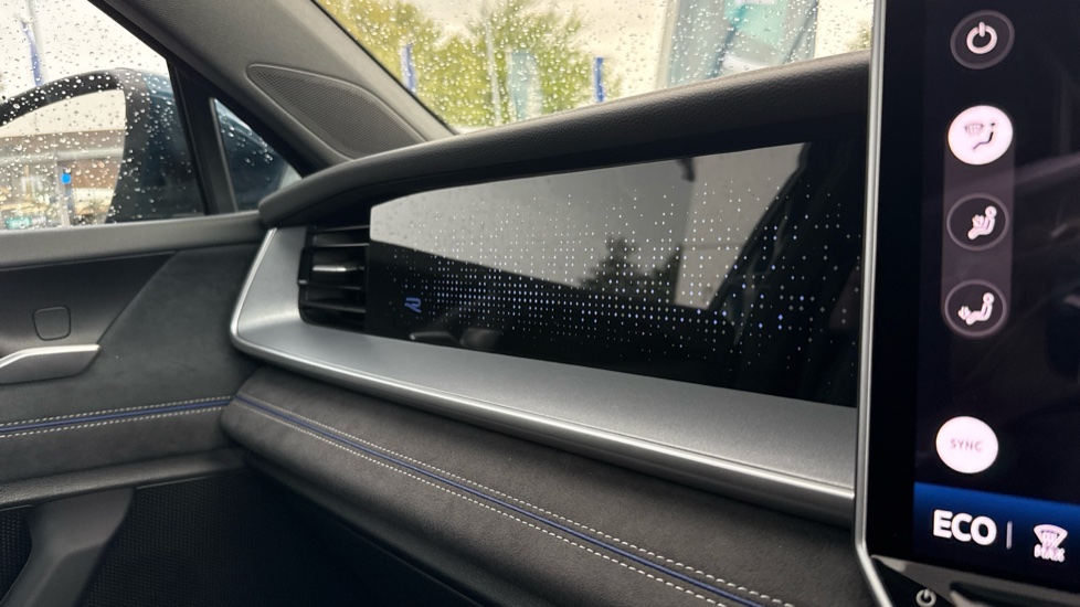 Volkswagen Tayron 1.5 TSI eHybrid R-Line 5dr DSG6 Estate - Image 32