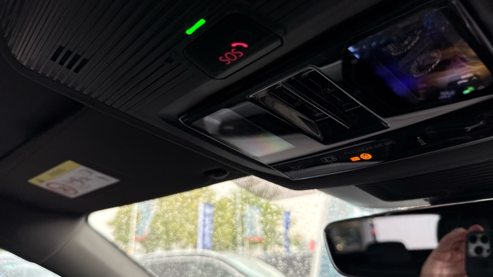 Volkswagen Tayron 1.5 TSI eHybrid R-Line 5dr DSG6 Estate - Image 33