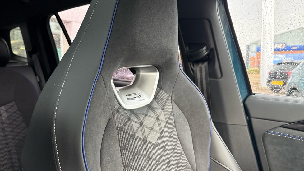 Volkswagen Tayron 1.5 TSI eHybrid R-Line 5dr DSG6 Estate - Image 35
