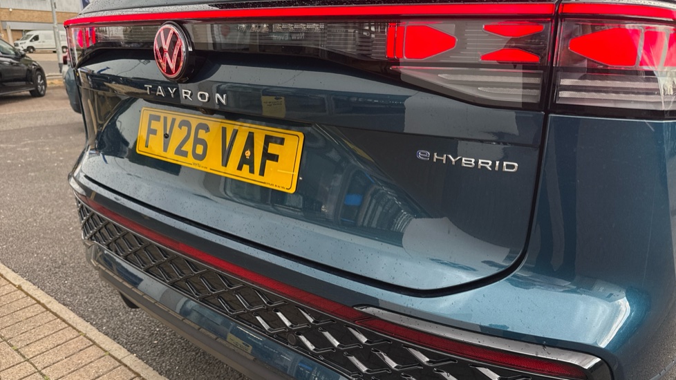 Volkswagen Tayron 1.5 TSI eHybrid R-Line 5dr DSG6 Estate - Image 37