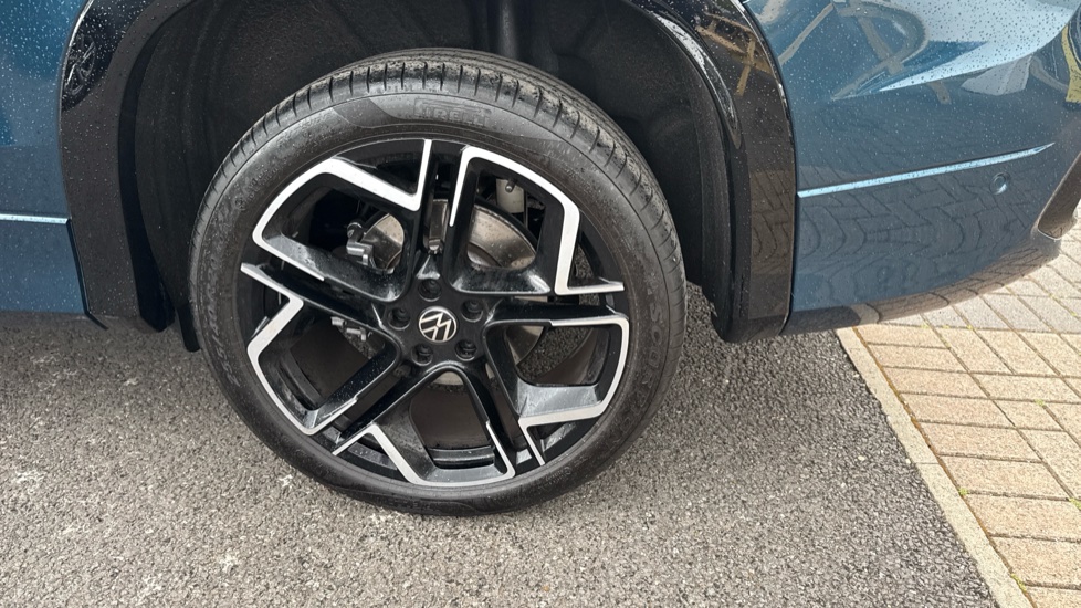 Volkswagen Tayron 1.5 TSI eHybrid R-Line 5dr DSG6 Estate - Image 40