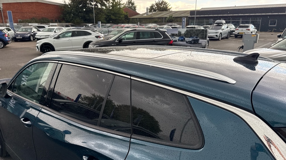 Volkswagen Tayron 1.5 TSI eHybrid R-Line 5dr DSG6 Estate - Image 42