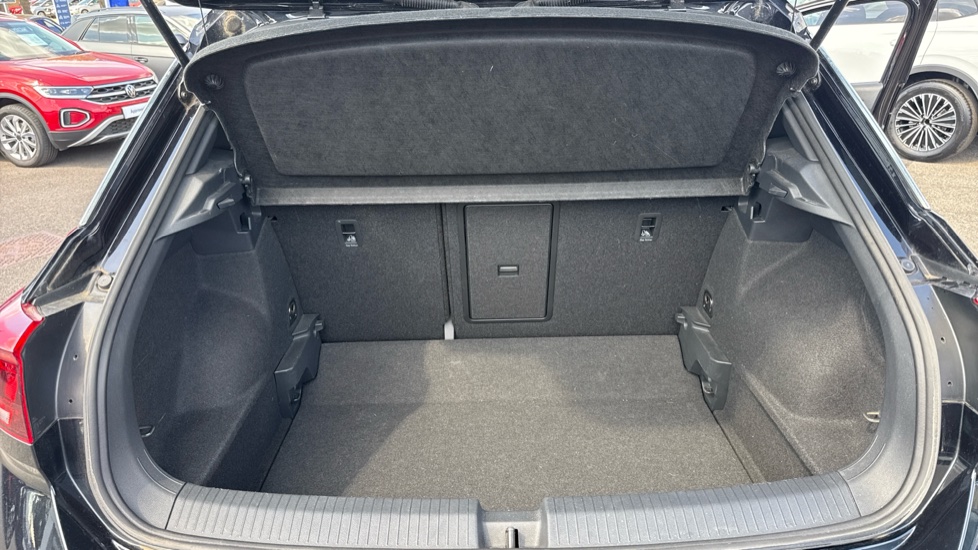 Volkswagen T-Roc 1.5 TSI R-Line 5dr Petrol Hatchback - Image 20