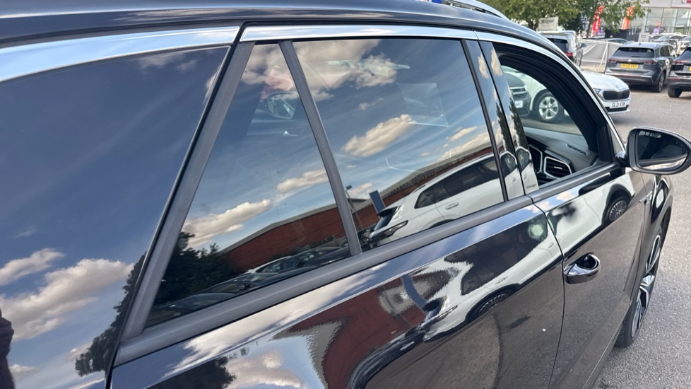 Volkswagen T-Roc 1.5 TSI R-Line 5dr Petrol Hatchback - Image 38