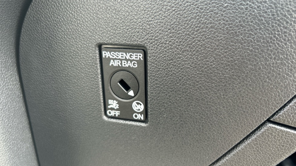 Volkswagen Golf 1.5 TSI 150 Active 5dr Petrol Hatchback - Image 36