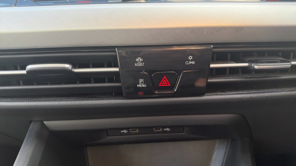 Volkswagen Golf 2.0 TDI Life 5dr DSG Diesel Hatchback - Image 13