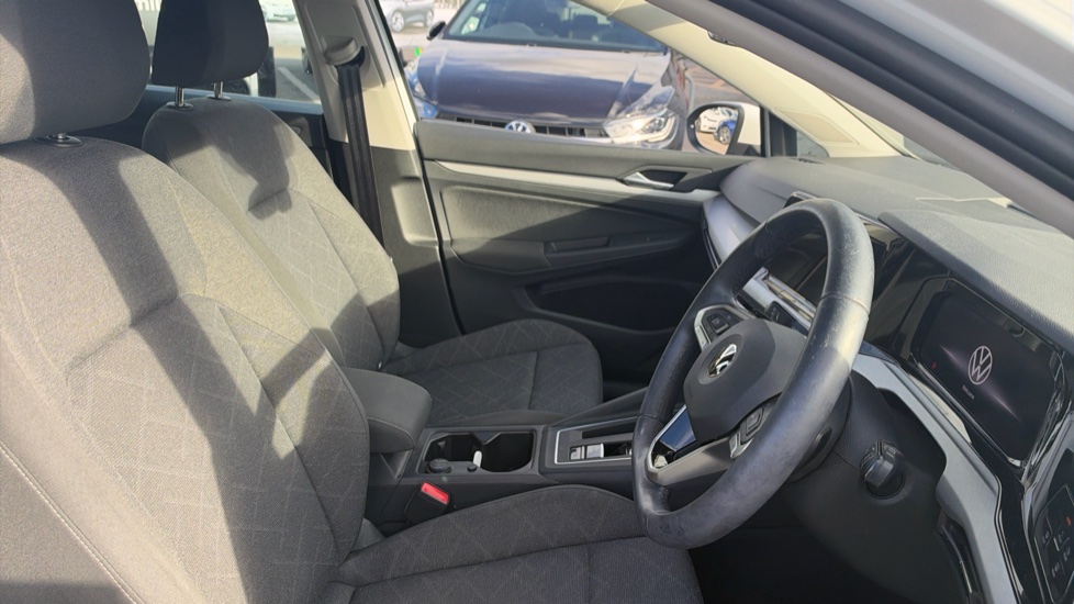 Volkswagen Golf 2.0 TDI Life 5dr DSG Diesel Hatchback - Image 15