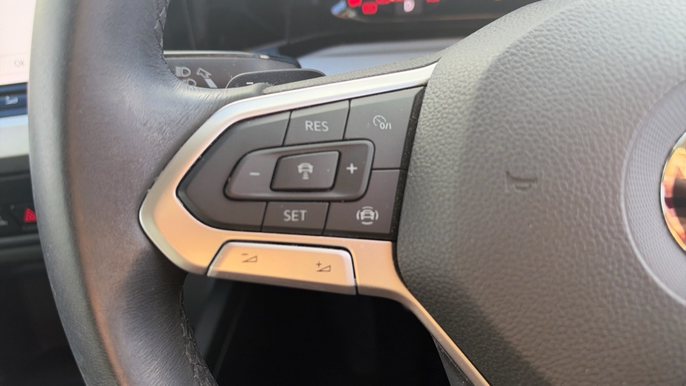 Volkswagen Golf 2.0 TDI Life 5dr DSG Diesel Hatchback - Image 17