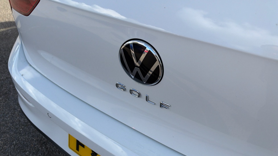 Volkswagen Golf 2.0 TDI Life 5dr DSG Diesel Hatchback - Image 23