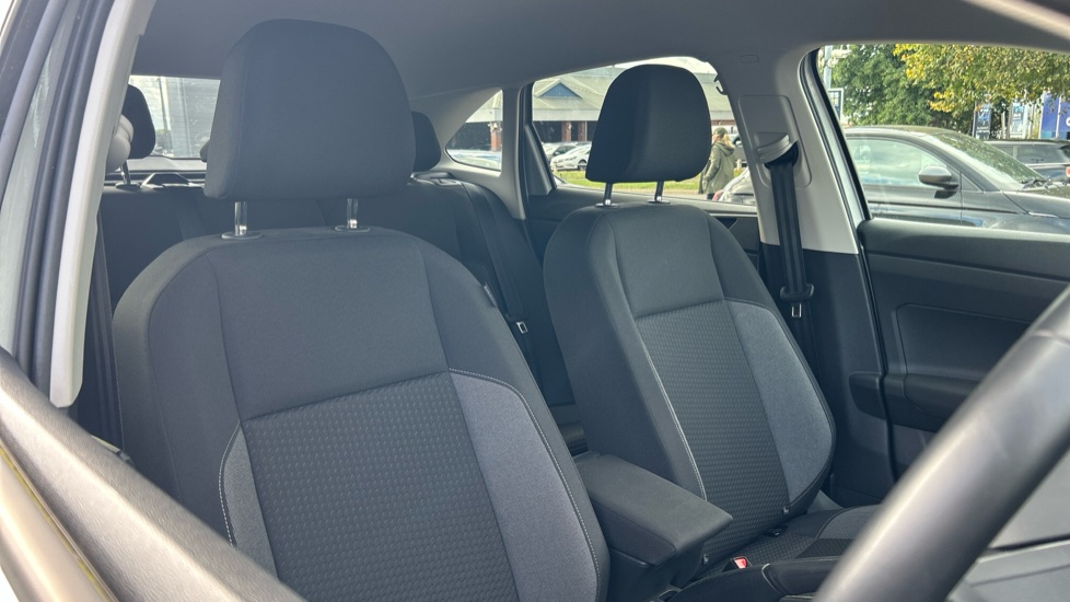 Volkswagen Taigo 1.0 TSI 115 Match 5dr DSG Petrol Hatchback - Image 25
