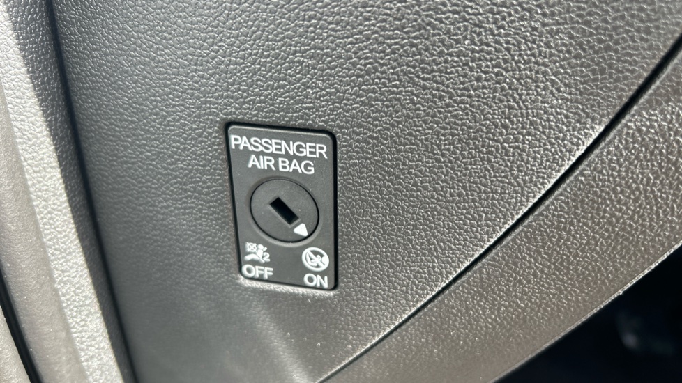 Volkswagen Taigo 1.0 TSI 115 Match 5dr DSG Petrol Hatchback - Image 35