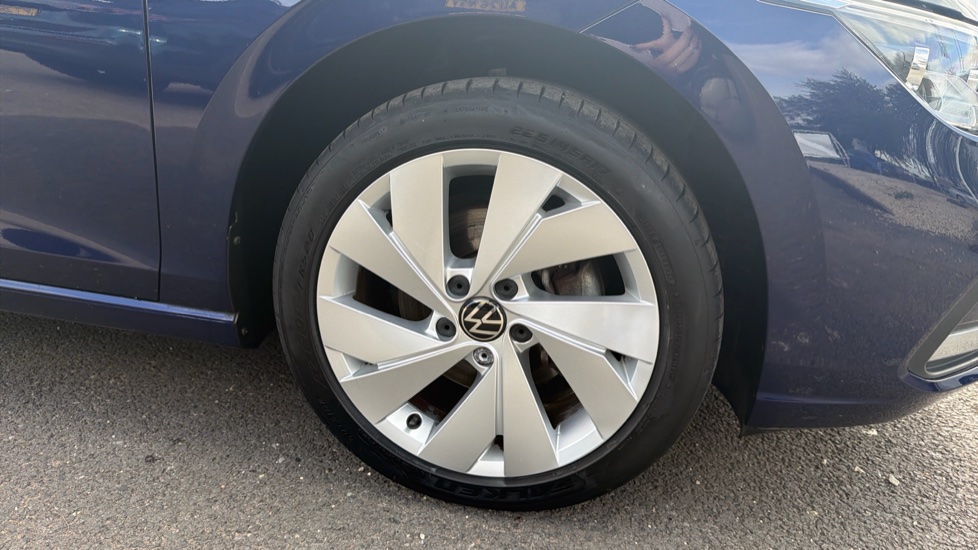 Volkswagen Golf 1.5 TSI Style 5dr Petrol Hatchback - Image 35