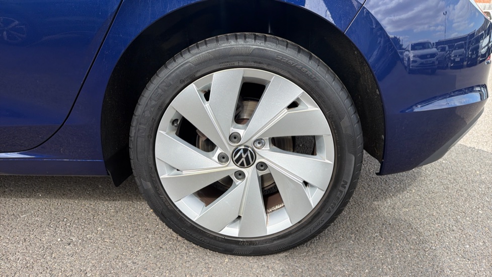 Volkswagen Golf 1.5 TSI Style 5dr Petrol Hatchback - Image 37