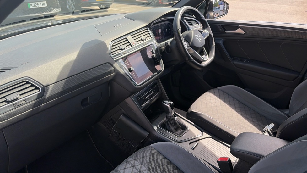Volkswagen Tiguan 2.0 TDI R-Line 5dr DSG Diesel Estate - Image 2