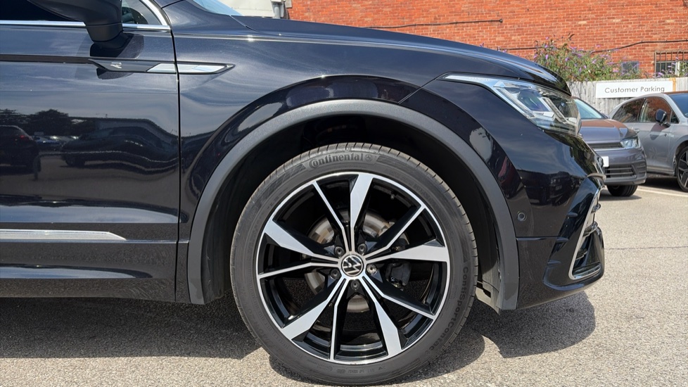 Volkswagen Tiguan 2.0 TDI R-Line 5dr DSG Diesel Estate - Image 5