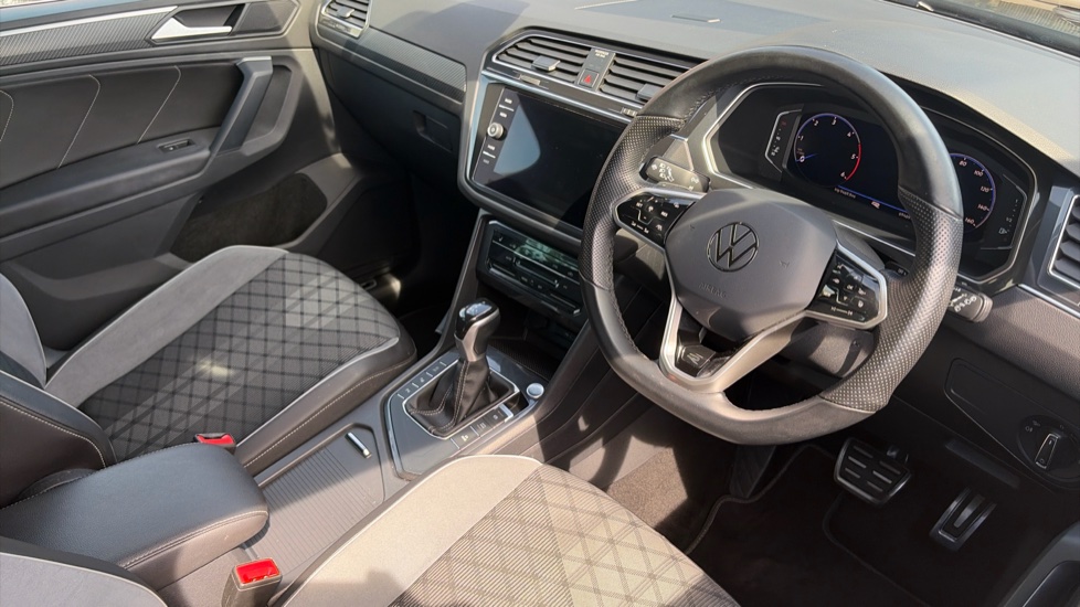 Volkswagen Tiguan 2.0 TDI R-Line 5dr DSG Diesel Estate - Image 6