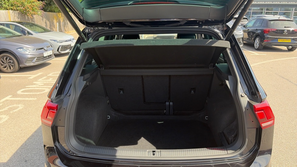 Volkswagen Tiguan 2.0 TDI R-Line 5dr DSG Diesel Estate - Image 20