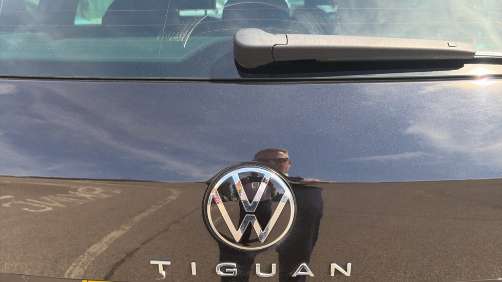 Volkswagen Tiguan 2.0 TDI R-Line 5dr DSG Diesel Estate - Image 26