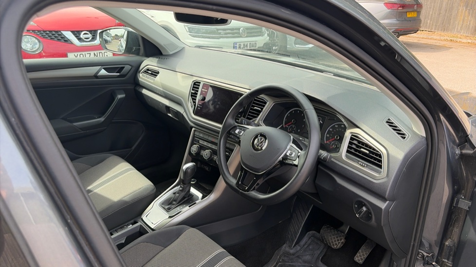 Volkswagen T-Roc 1.5 TSI EVO SE 5dr DSG Petrol Hatchback - Image 6