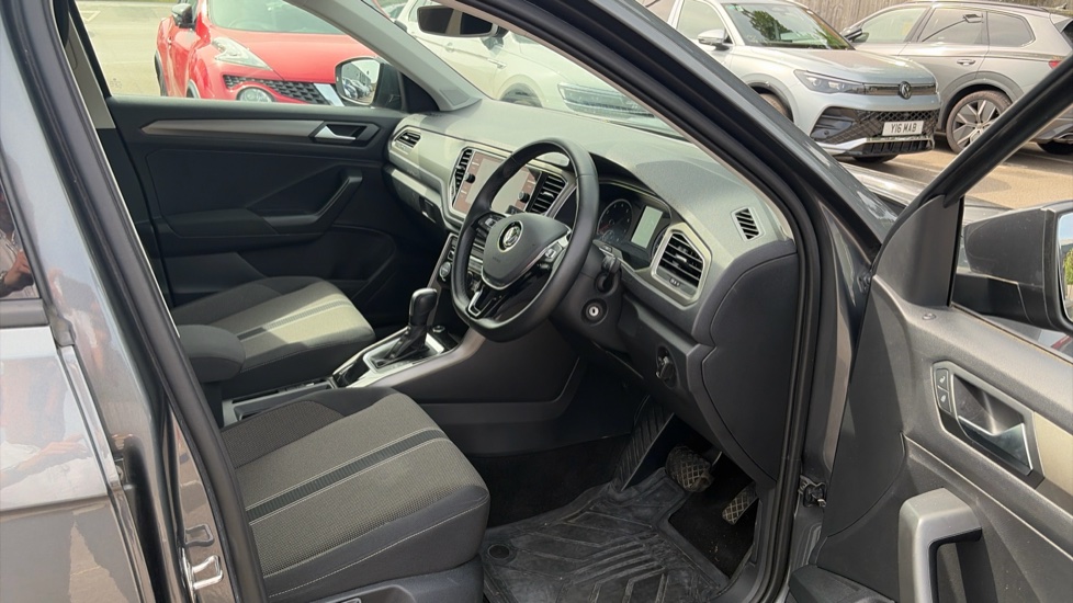 Volkswagen T-Roc 1.5 TSI EVO SE 5dr DSG Petrol Hatchback - Image 15